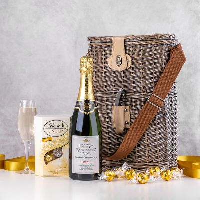 Cheese hamper delivery ensures fresh and flavorful cheeses are conveniently brought to your doorstep, making it easy to enjoy gourmet treats without leaving home, ensuring quality and convenience in every bite. https://www.hampergifts.co.uk/champagne-hampers.cfm