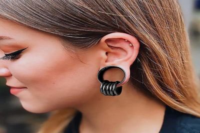 An ear stretching starter kit is perfect for beginners looking to start their ear stretching journey. These kits include everything you need, from initial tapers to comprehensive aftercare products, ensuring a safe and enjoyable experience. hhttps://www.stretchitbodyjewellery.co.uk/collections/tunnels